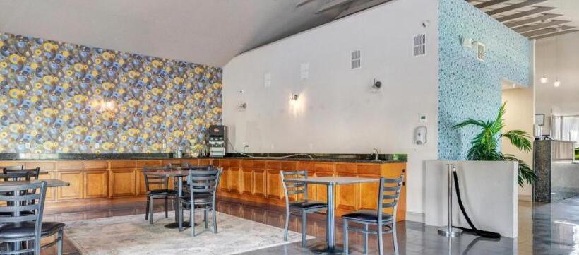 בית מלון כפרי Sunset Palm  Condominium