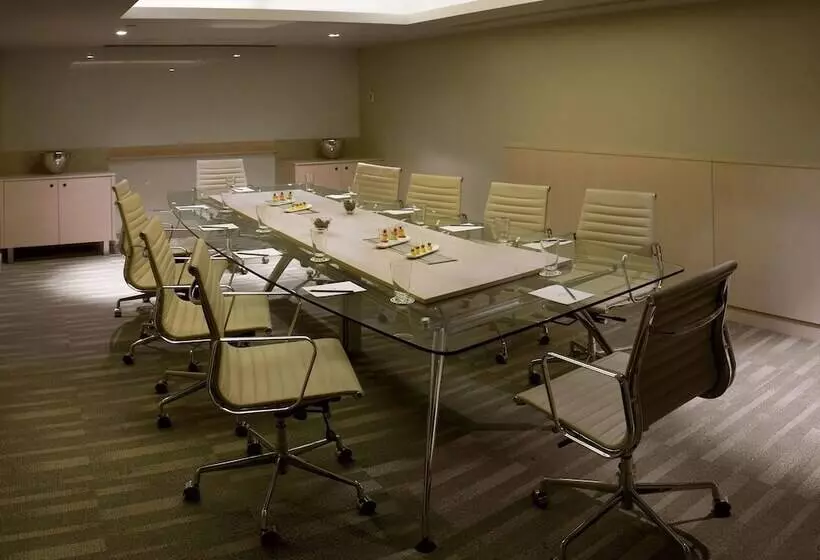 Hotel Pullman Chennai Anna Salai