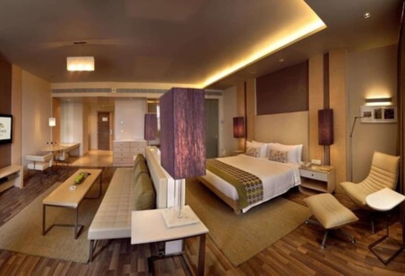 Отель Pullman Chennai Anna Salai