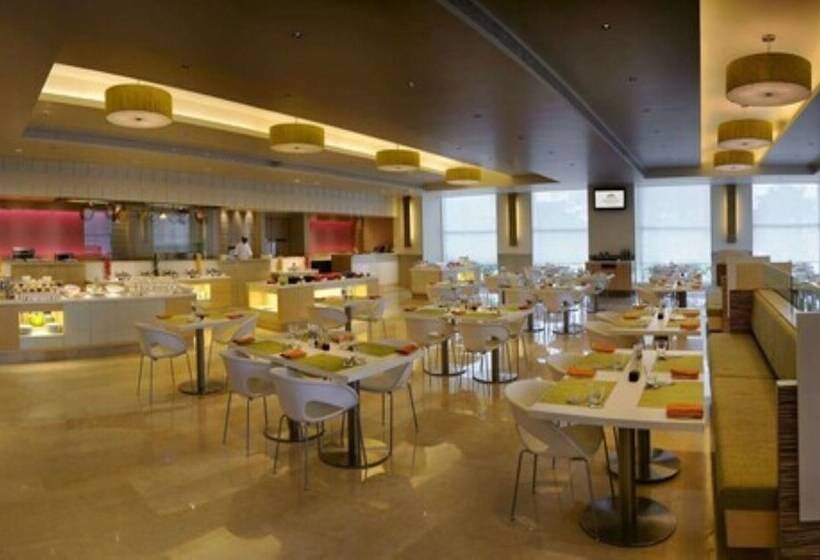 Отель Pullman Chennai Anna Salai