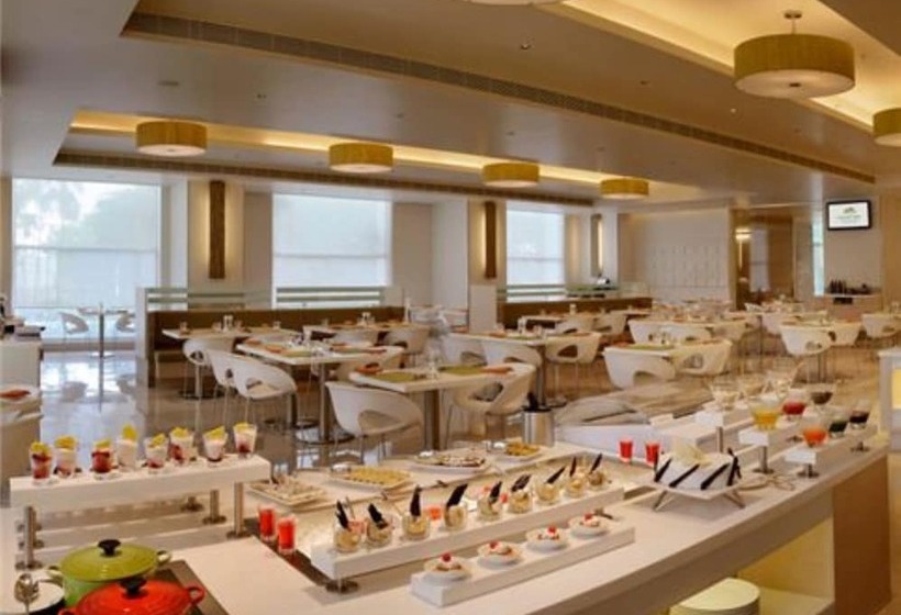 Отель Pullman Chennai Anna Salai