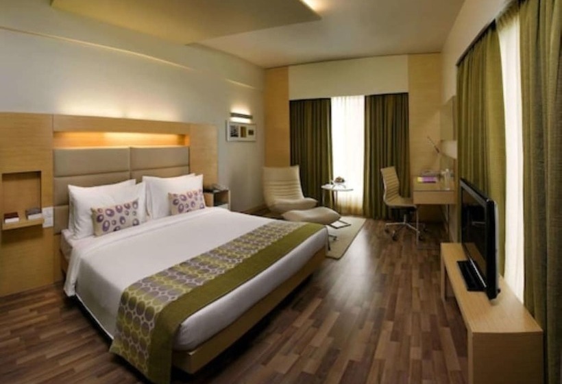 Отель Pullman Chennai Anna Salai