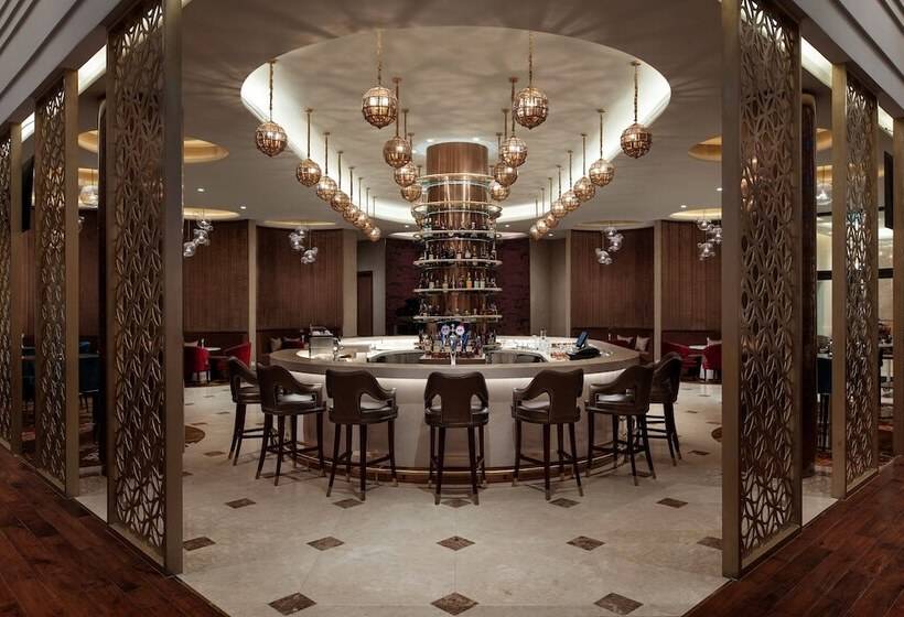 هتل The Westin Book Cadillac Detroit