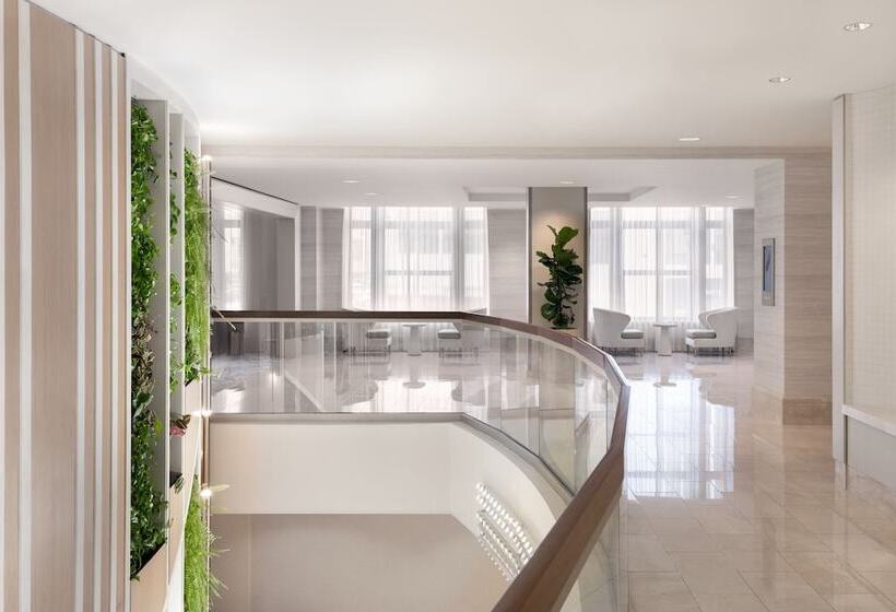 هتل The Westin Book Cadillac Detroit