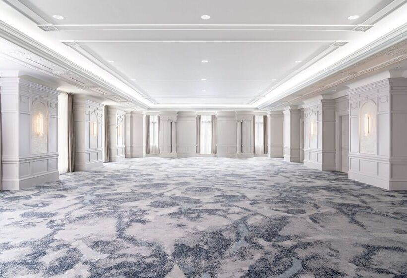 هتل The Westin Book Cadillac Detroit