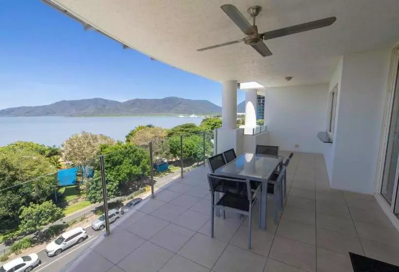 Hotel Waters Edge Apartment Cairns