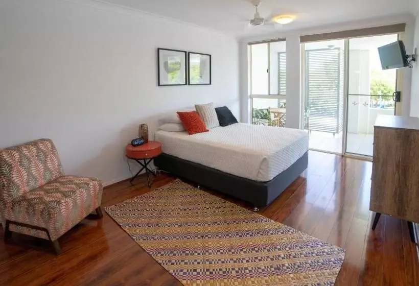 Hotel Waters Edge Apartment Cairns