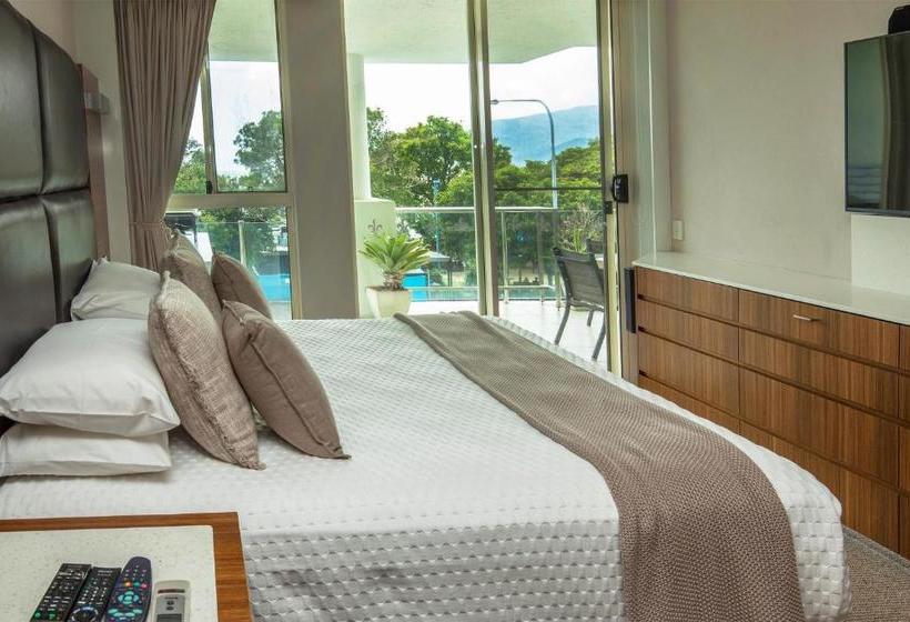 Hotel Waters Edge Apartment Cairns