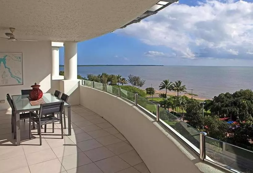Hotel Waters Edge Apartment Cairns