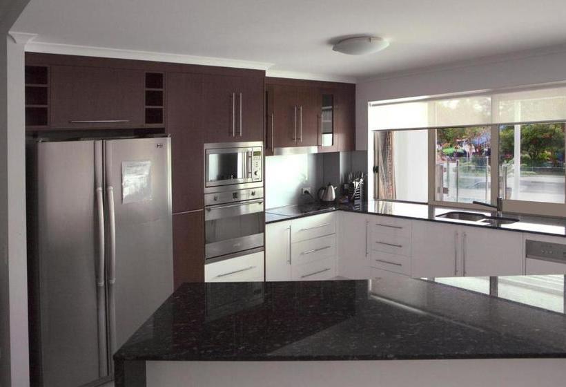 Hotel Waters Edge Apartment Cairns