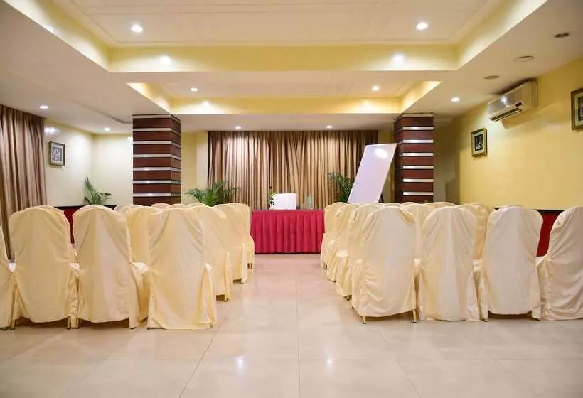 בית מלון כפרי Zo Rooms Ameerpet Satyam