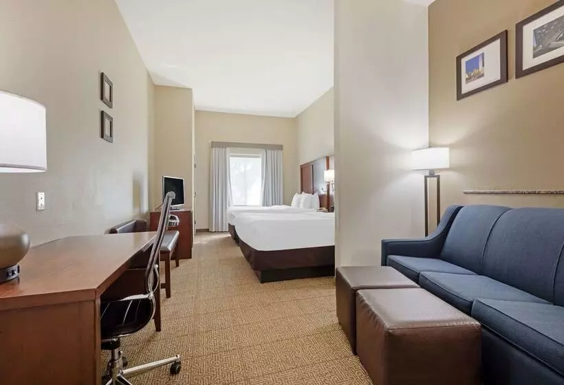 Отель Comfort Suites West Dallas  Cockrell Hill