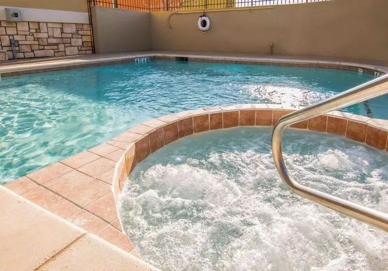 Отель Comfort Suites West Dallas  Cockrell Hill