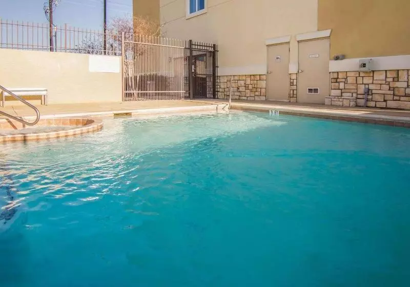 Отель Comfort Suites West Dallas  Cockrell Hill