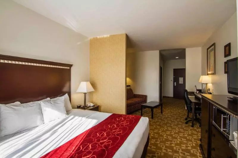 Отель Comfort Suites West Dallas  Cockrell Hill