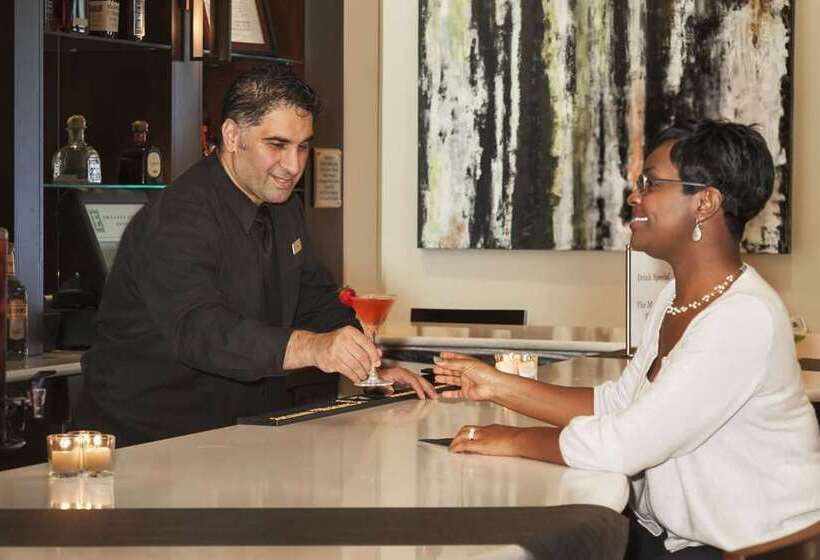 فندق Embassy Suites By Hilton Savannah Airport