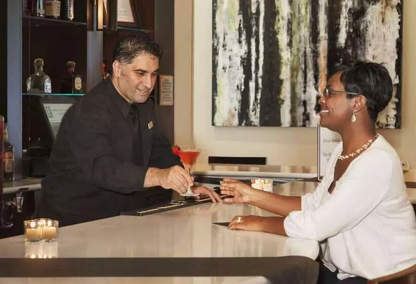 Hotel Embassy Suites By Hilton Savannah Airport