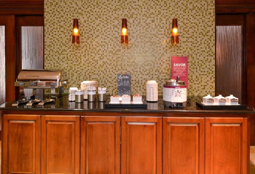 בית מלון כפרי Hampton Inn & Suites Fredericksburg South