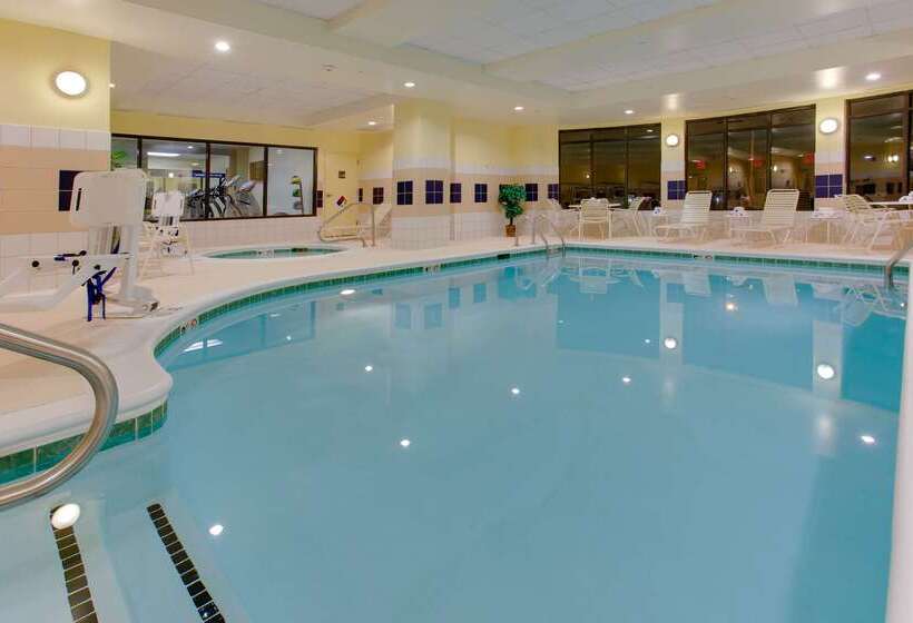 בית מלון כפרי Hampton Inn & Suites Fredericksburg South