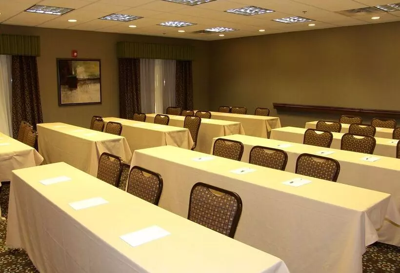 בית מלון כפרי Hampton Inn & Suites Lincoln   Northeast I 80