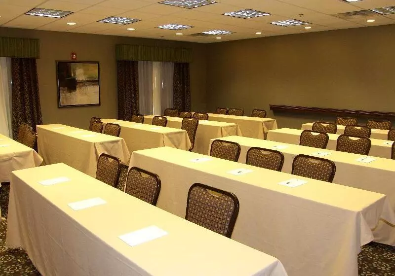 בית מלון כפרי Hampton Inn & Suites Lincoln   Northeast I 80