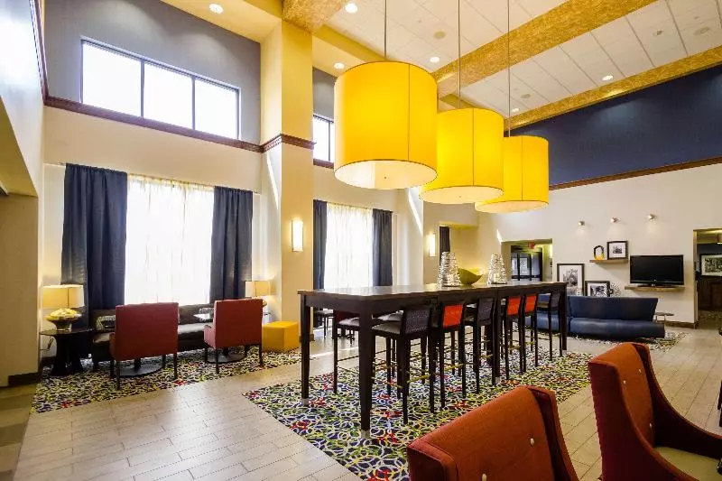 هتل Hampton Inn & Suites Natchez
