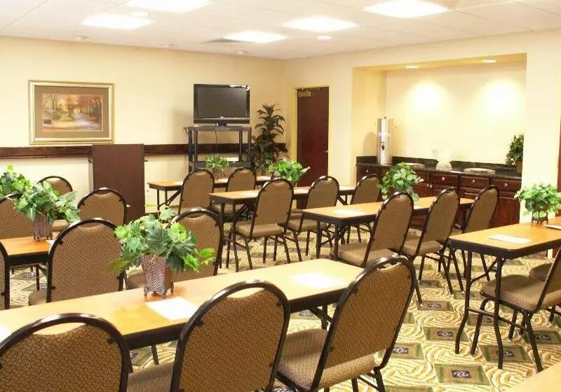 هتل Hampton Inn & Suites Natchez