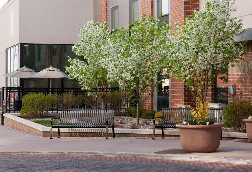 فندق Hampton Inn & Suites Omaha Downtown