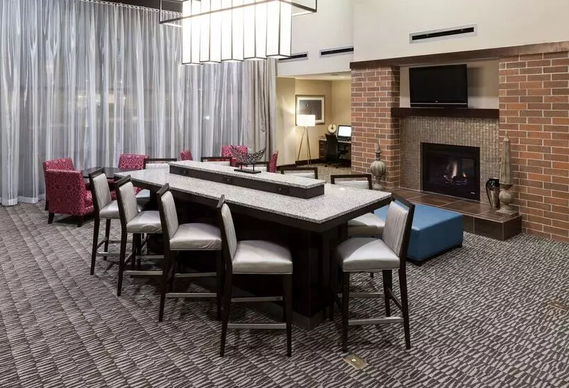 Отель Hampton Inn & Suites Omaha Downtown