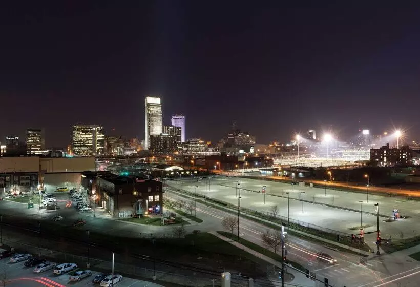 Отель Hampton Inn & Suites Omaha Downtown