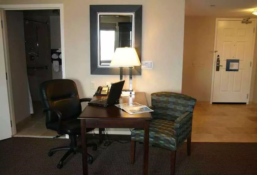 Отель Hampton Inn & Suites Omaha Downtown