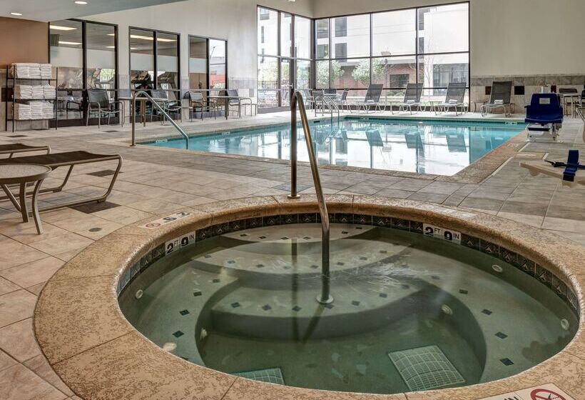 فندق Hampton Inn & Suites Omaha Downtown