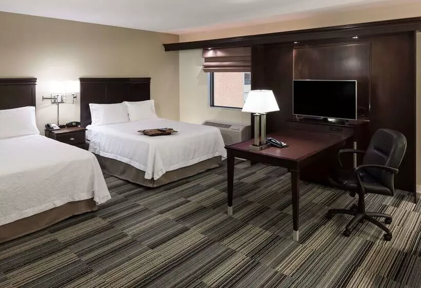 Отель Hampton Inn & Suites Omaha Downtown