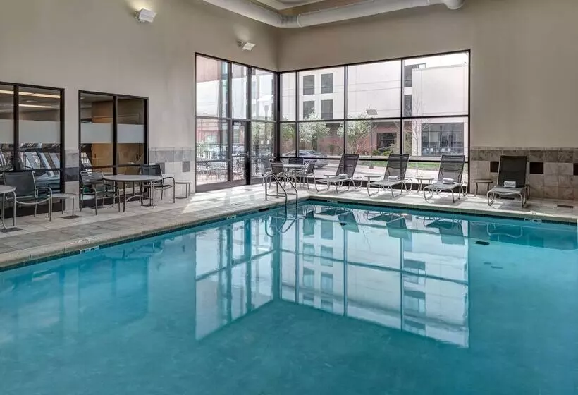 Отель Hampton Inn & Suites Omaha Downtown