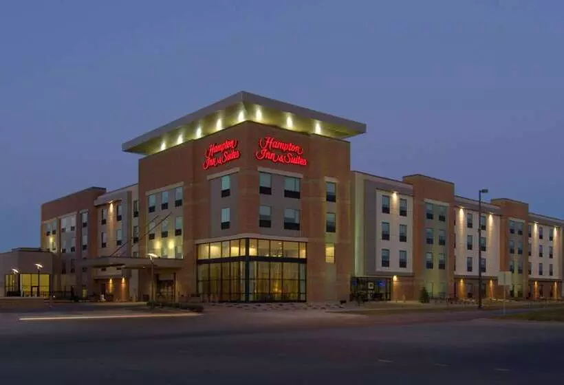 Отель Hampton Inn & Suites Omaha Downtown