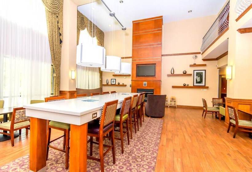 ホテル Hampton Inn And Suites College Station