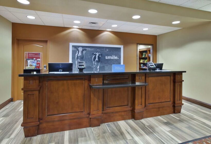 בית מלון כפרי Hampton Inn & Suites Wichita Northeast