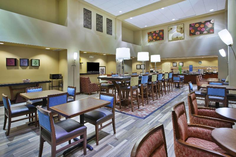 בית מלון כפרי Hampton Inn & Suites Wichita Northeast