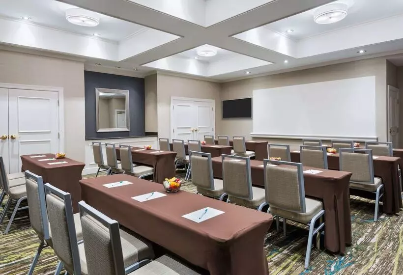 هتل Homewood Suites By Hilton Holyoke Springfield/north