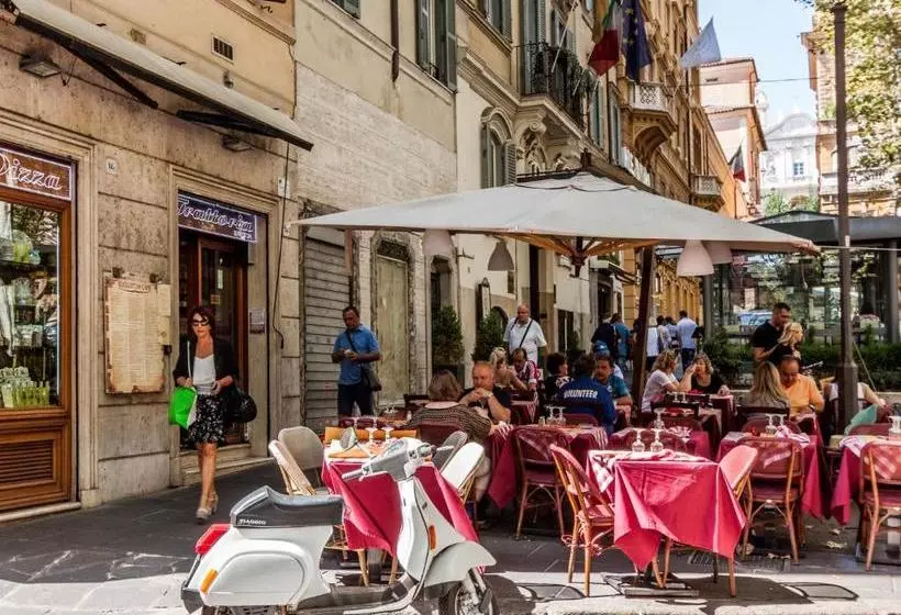 פונדק La Piccola Maison