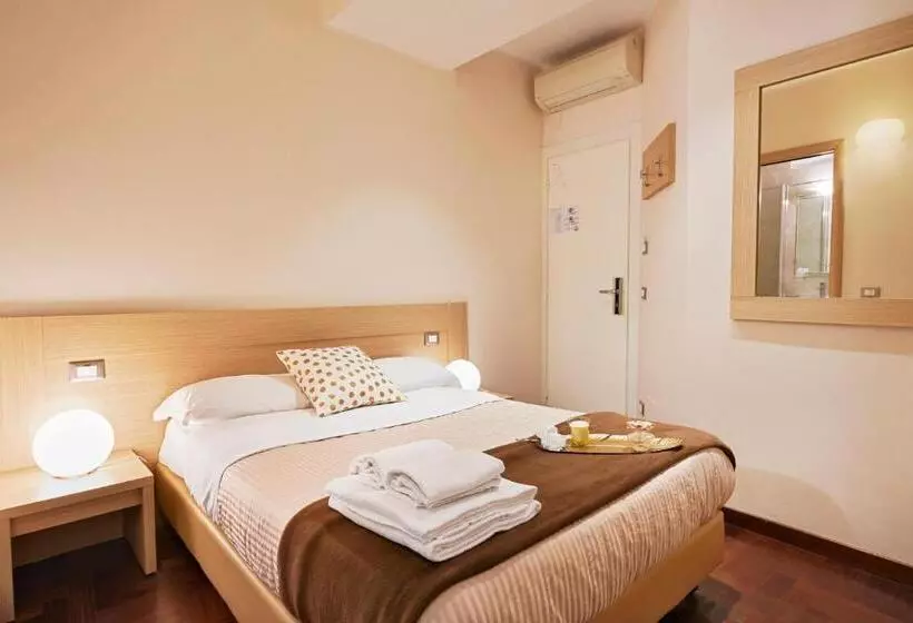 פונדק La Piccola Maison