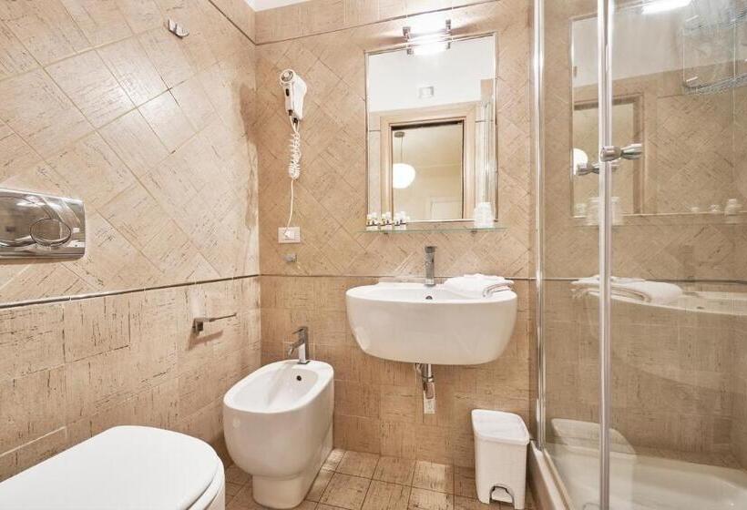 مسافرخانه La Piccola Maison