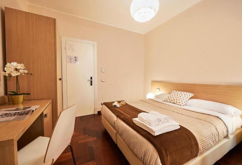 مسافرخانه La Piccola Maison