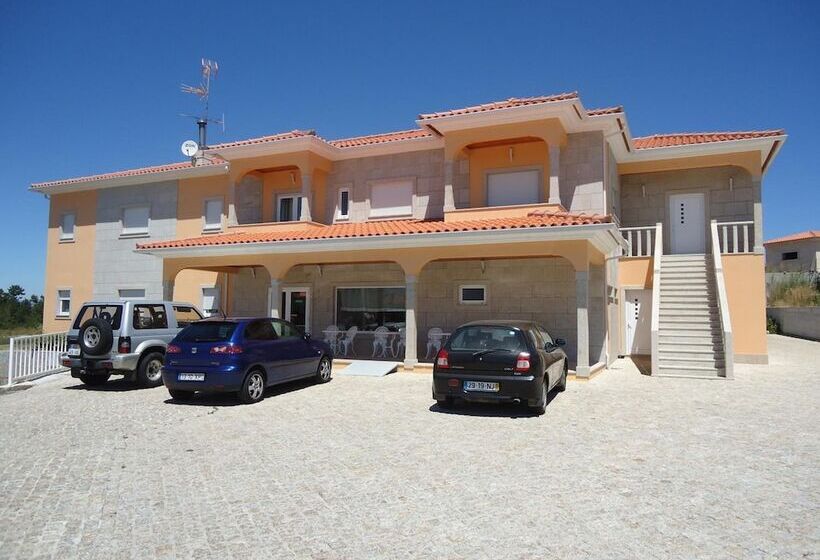 בית מלון כפרי Encostas De Nantes