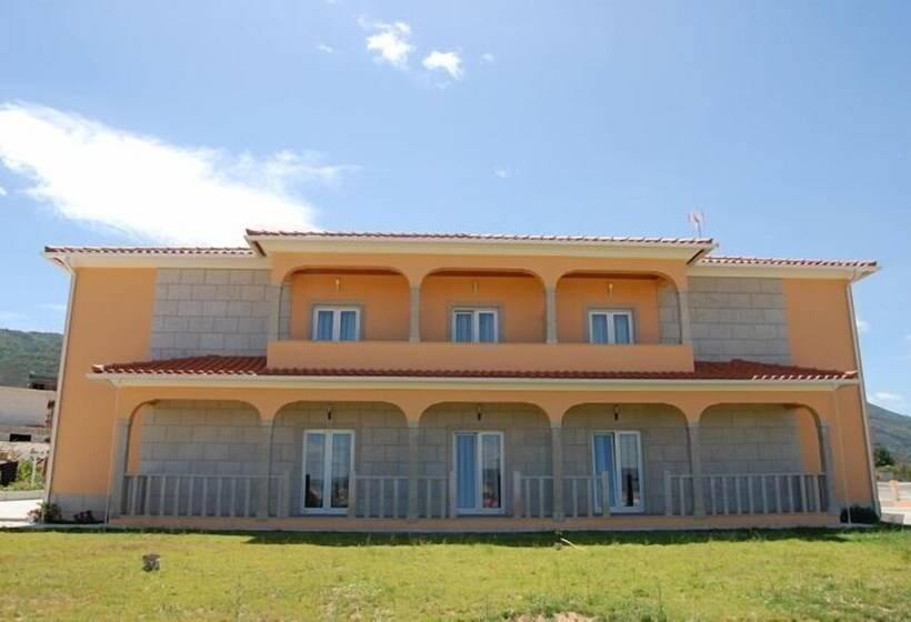 בית מלון כפרי Encostas De Nantes