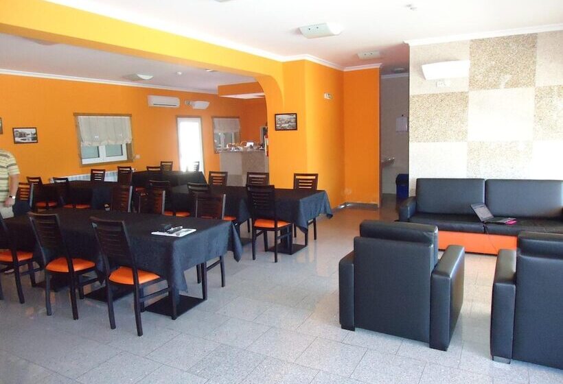 בית מלון כפרי Encostas De Nantes