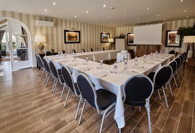 ホテル Logis Le Fleuray