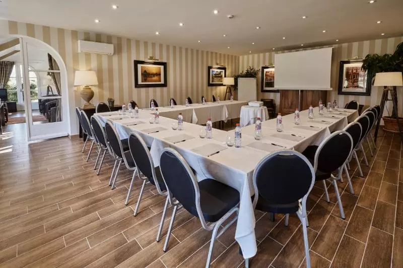 ホテル Logis Le Fleuray