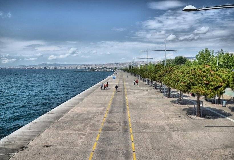 هتل Orestias Kastorias