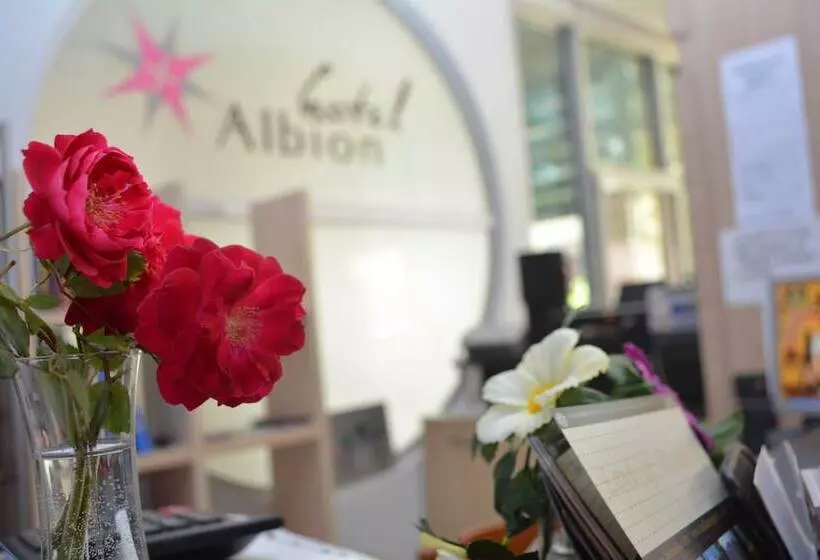 هتل Albion